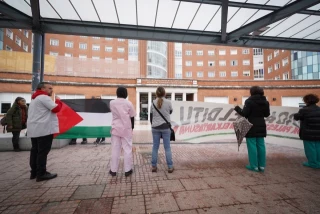 200 trabajadores del Hospital de Cruces piden la retirada de los productos de una farmacéutica israelí