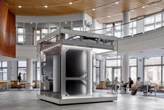 IBM despidió a 8.000 trabajadores para reemplazarlos por la IA. Lo que no esperaba fue contratar a otros tantos... por la IA