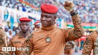 Por qué el líder de la junta de Burkina Faso ha conquistado corazones y mentes de todo el mundo (EN)