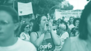 "¿Cómo puede estar pasándonos esto?": cuando tienes que irte de España para abortar
