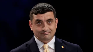 El ultraderechista que ganó la primera vuelta de las presidenciales de Rumanía es incapaz de afirmar que la Tierra es redonda