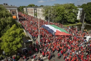 Decenas de miles de personas marcharon el domingo por el centro de La Haya para protestar contra la postura del gobierno respecto a Israel y la guerra de Gaza [ENG]