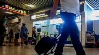 Los consumidores llevan a Bruselas el vacío legal que usan las aerolíneas para cobrar el equipaje de mano