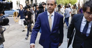 El abogado del novio de Ayuso le desmiente y dice que González Amador le pidió que pactara