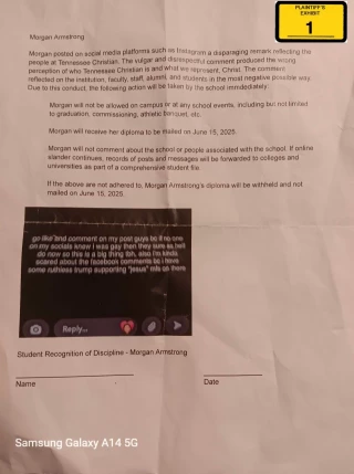 Una adolescente de Tennessee demanda a un colegio cristiano por retenerle el diploma tras publicar un post sobre su novia (Eng)