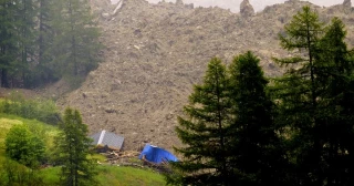 Un glaciar colapsa y arrasa un pueblo suizo que había sido evacuado hace una semana