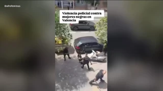 Denuncian por delito de odio a los policías que golpearon a una familia colombiana durante unas detenciones