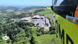 Al menos tres muertos y dos heridos graves al derrumbarse el tejado de una nave en Coaña (Asturias)