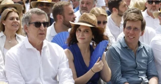 Ayuso le dice a Mónica García que prefiere la fruta a los porros y esta le responde: "Mientras no la pague Quirón, te puede gustar lo que quieras"