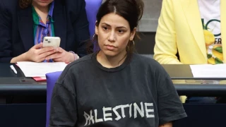 Expulsan a una diputada del Bundestag por llevar una camiseta con la palabra “Palestina” [DE]