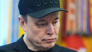 Musk llama a los congresistas republicanos a amotinarse contra Trump  [DE]