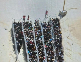 El sistema israelí-estadounidense de distribución de ayuda hacina a los civiles de Gaza como "animales en corrales vallados": Ex portavoz de la ONU [ENG]