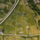 Diatreta de vidrio romano de 1800 años de antigüedad con escena de gladiadores desenterrada en Doclea, Montenegro