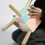La silla del cubo de Rubik te hace trabajar por tu asiento [Eng]