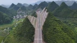 China demuestra una vez más que no hay obstáculos insuperables: la carretera inverosímil entre montañas (ENG)