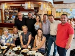 El Ayuntamiento de Santa Pola homenajea "trayectoria histórica" a un bar clausurado en 2023 tras un brote de Salmonela