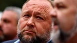 El Tribunal Supremo rechaza la apelación de Alex Jones contra la sentencia de 1400 millones de dólares por el caso de difamación de las familias de Sandy Hook (Eng)