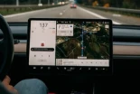 Casi tres millones de Tesla podrían tener prohibido circular en EEUU: el Autopilot se salta semáforos en rojo y circula en dirección contraria