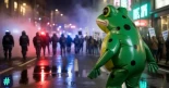 La rebelión de las ranas: cuando el humor desarma la propaganda
