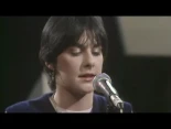 Enya con Clannad. Dos canciones: "Mhórag 's na Horo Gheallaidh" y "An tÚll"