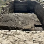 Oculto durante siglos: arqueólogos descubren un antiguo estanque de agua romano (ENG)