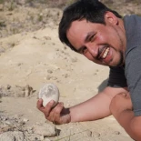 “¡Tremendo, de película!”: encontrado un excepcional huevo de dinosaurio durante una campaña transmitida en directo