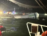 Un Boeing 747 de carga se sale de pista y cae al mar en Hong Kong