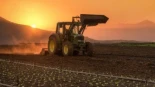 El agro extremeño pide el horario de invierno: "En el campo no mandan los relojes, manda la luz del sol"