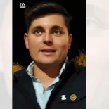 Un periodista de Diario de Navarra caza a Vito Quiles grabando un vídeo en la puerta del periódico en Pamplona