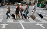 España marca el récord de 76,5 millones de turistas extranjeros hasta septiembre y el gasto supera por primera vez los 100 mil millones