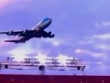 Donald Trump hizo un peligroso sobrevuelo con el Air Force One, llegó tarde a un partido de la NFL y fue abucheado