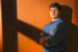 El gran inversor bajista Michael Burry cierra su hedge fund y advierte de las altas valoraciones