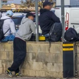 La condena laboral de los sin papeles: colas en polígonos de Palma para trabajar sin contrato