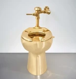 El inodoro de oro de artista Maurizio Cattelan se vende por 12,1 millones dólares en una subasta