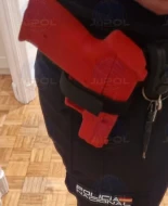 Los alumnos de policía no tienen armas individuales para sus prácticas de tiro