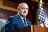 El Pentágono abre proceso que podría llevar a un consejo de guerra al senador Mark Kelly