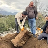 Un pastor de cabras descubre una estela funeraria romana  (ENG)