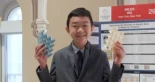 Un estudiante crea, tras meses plegando papel, un origami indestructible que puede soportar el equivalente a 10.000 veces su propio peso