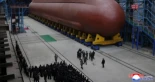 Kim Jong-un exhibió un submarino en construcción y aseguró que lo dotará con armas nucleares