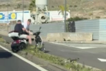 Turistas imprudentes en scooter en el sur de Tenerife: "Welcome to the jungle"