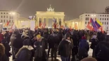 Manifestantes en Berlín denuncian que Trump, un "fascista", mató a "varios civiles" en un ataque estadounidense contra Venezuela [ENG]