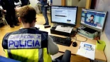 Investigan a un empresario de Vigo que explotaba en sus fruterías a trabajadoras captadas en aplicaciones de citas