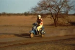 Hace 46 años solo 25 motos acabaron el Dakar. Dos de ellas eran las Vespa de unos colegas, y ni siquiera acabaron últimos