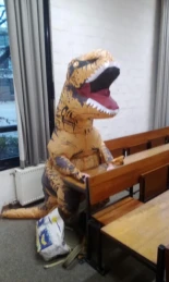 Poniendo exámenes universitarios en la era de los chatbots [ENG]