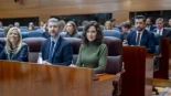 El PP de Ayuso prohíbe la entrada a familiares de víctimas en residencias en una comisión donde se hablaba del cómic '7.291'