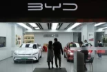 BYD se burló de Stellantis en un anuncio por sus motores Puretech. Ahora están obligados a retirarlo