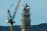 La Sagrada Familia coloca la última pieza de su torre más alta y alcanza los 172,5 metros