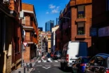 Bravo Murillo, la calle de Madrid construida como un experimento social con una acera pobre y otra rica… que salta a la vista
