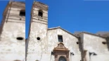 Derribo inminente de la torre de una iglesia del siglo XVIII que amenaza con venirse abajo