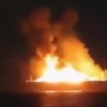 Un petrolero ruso sujeto a sanciones arde en llamas en el Mediterráneo